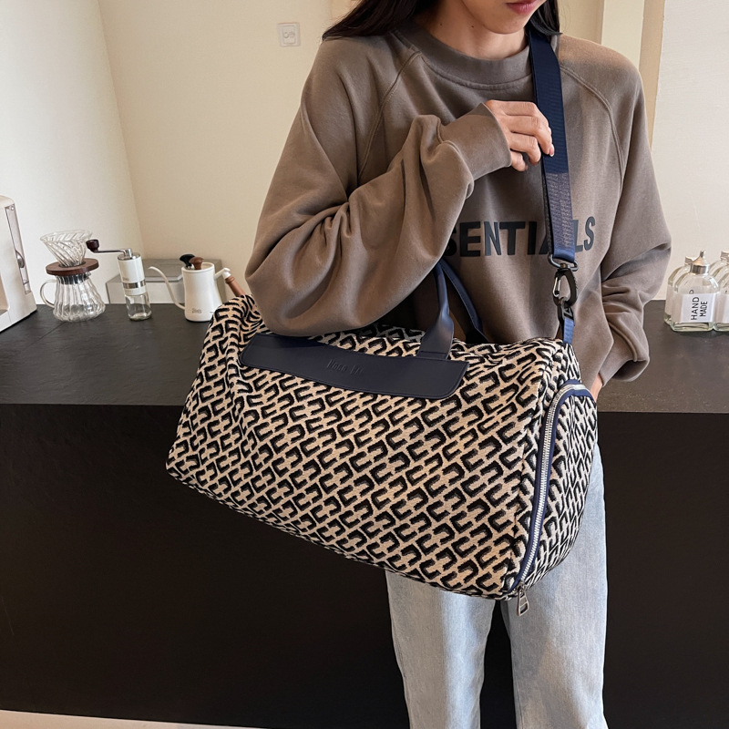 Autumn new large-capacity travel bags with fashionable prints, short business trip luggage bags, and dry-wet separation sports and fitness bags Specification drawing