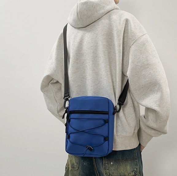 Men's Instagram trendy small crossbody bag, Japanese workwear style casual men's single-shoulder bag, new autumn and winter small crossbody bag for men full figure