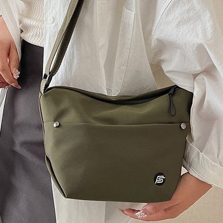 Crossbody bag, women's casual large-capacity single-shoulder bag, versatile for commuting, nylon fabric women's bag, lightweight travel small crossbody bag details Picture