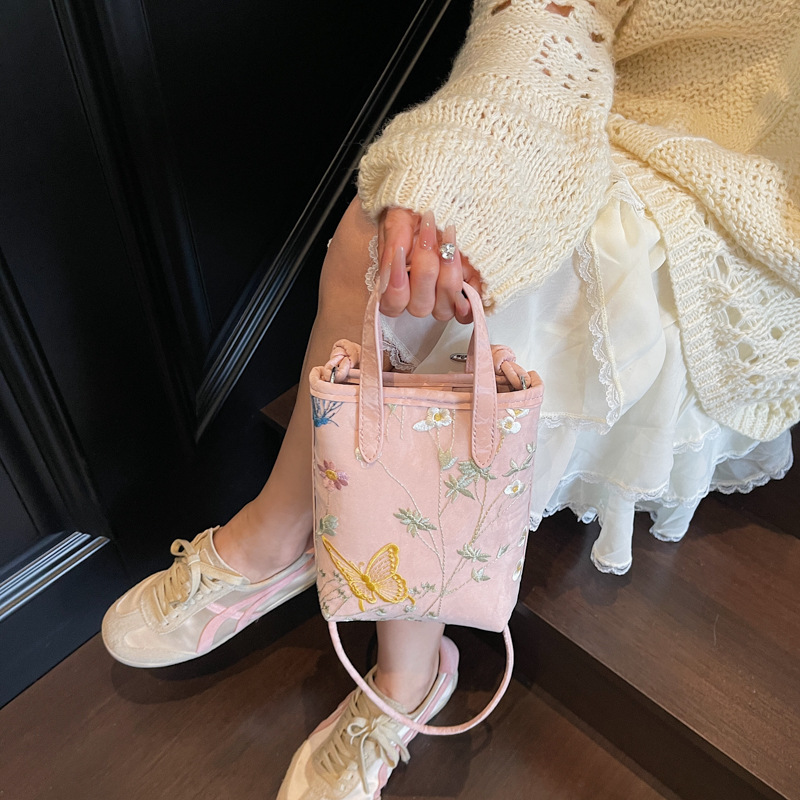 Versatile handbag, fashionable bucket bag, 2025 summer new style Chinese style crossbody bag, embroidered butterfly single-shoulder bag details Picture