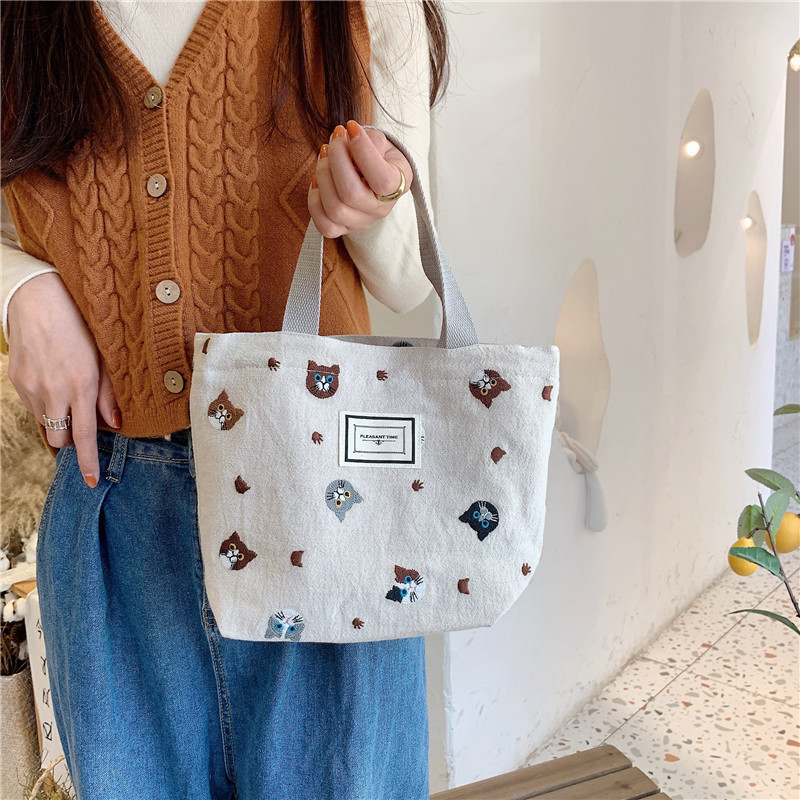 11262 Japanese embroidered cat handbag, Korean-style artistic and cute bento bag, small cloth bag for students to carry to work full figure