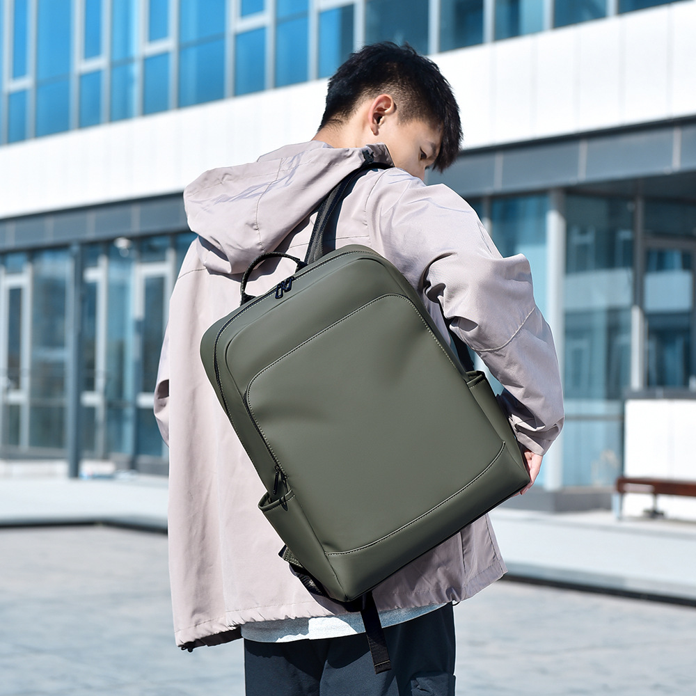 New solid-color backpack for men, a large-capacity, lightweight and high-end computer bag with a simple style Specification drawing