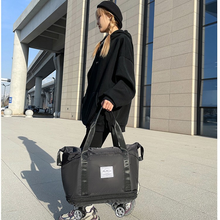 New swivel wheel travel bag, large-capacity hand-held luggage bag, dirt-resistant and durable for going out, three-pocket fitness bag Application Scenario