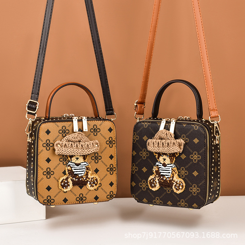 2022 New cartoon square bag, small square bag, street trend live streaming single-shoulder crossbody bag, Little bear decorated women's bag details Picture