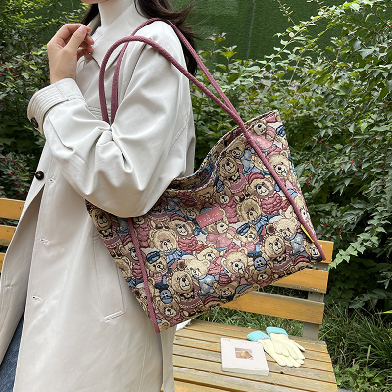 Cute large-capacity tote bag 2024 new style for going out, ins bear print single-shoulder bag, versatile commuting handbag details Picture
