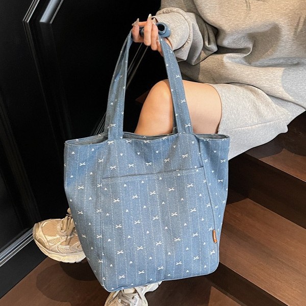 Fresh embroidered bow tote bag, fashionable girl's hand-held vest bag, large-capacity shopping bag, denim single-shoulder bag full figure