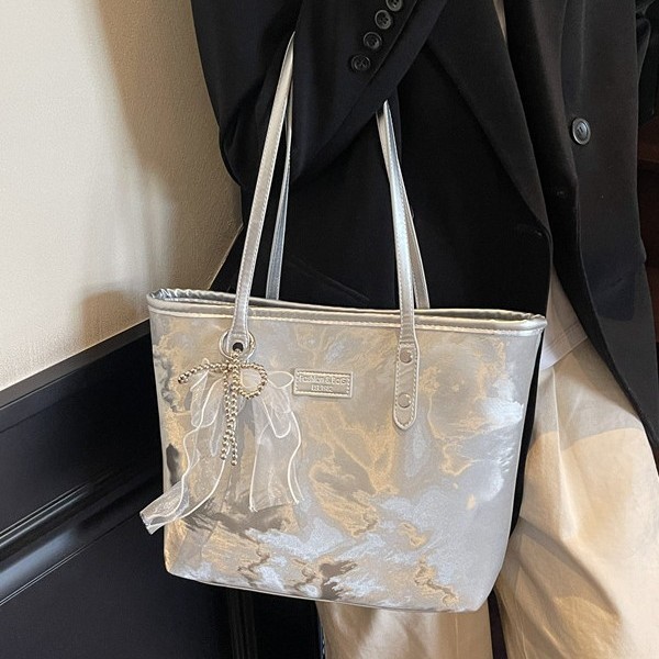 High-end underarm bag for women, new Spring/Summer 2025 fashionable and trendy single-shoulder bag, Korean-style niche design commuter tote bag Specification drawing
