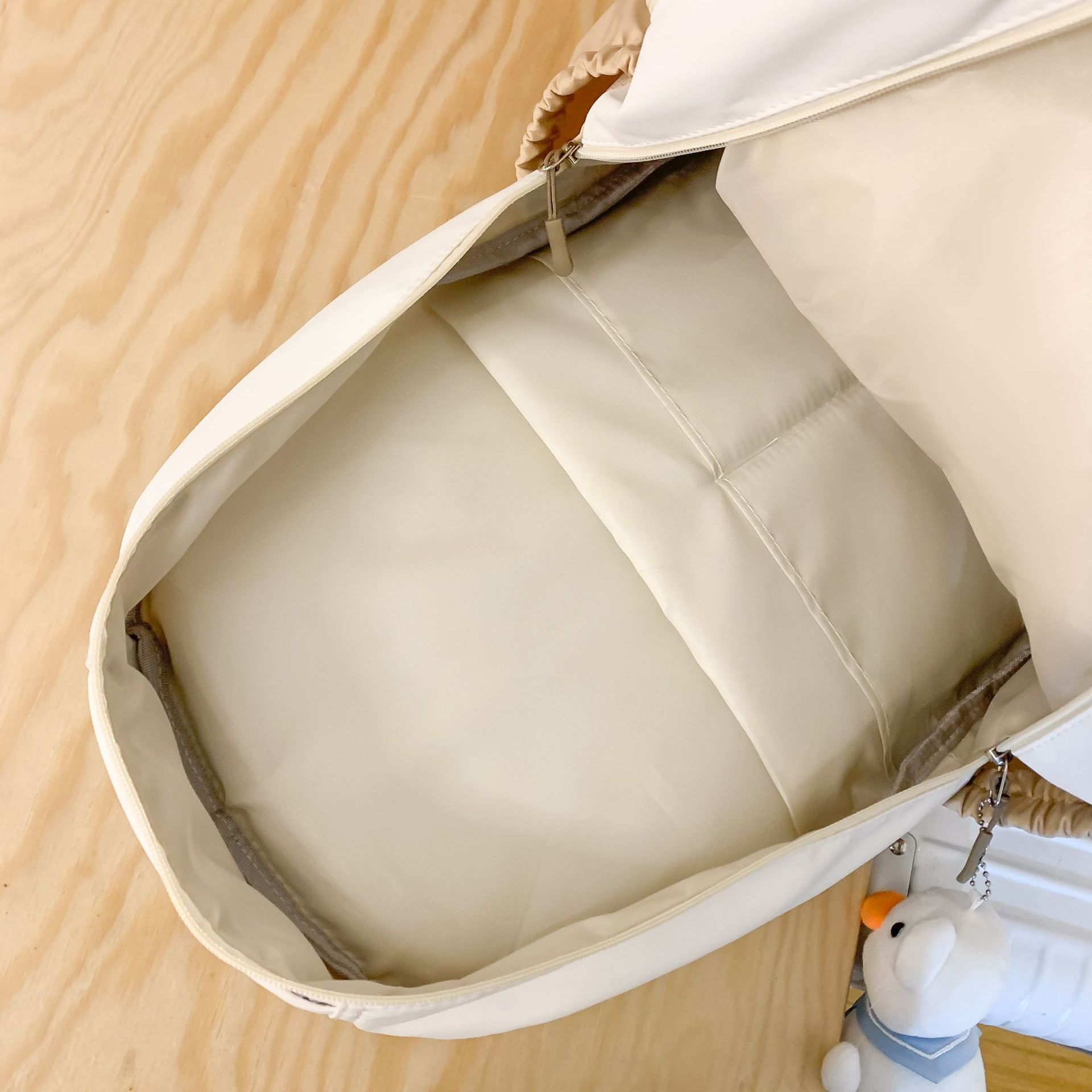 The new schoolbag for girls is in the Korean style of Instagram. It is a backpack for junior and senior high school students with multiple layers. It is also a backpack for primary school students for boys Application Scenario
