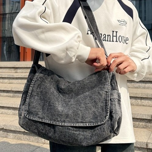 Japanese-style canvas bag for women, large capacity, laid-back style, lightweight messenger bag, versatile, artistic student class bag, crossbody bag for men Specification drawing