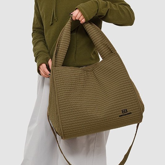 New autumn and winter fashion single-shoulder underarm bag Wafger bag for women 2024, large capacity, laid-back style, school style single-shoulder Application Scenario