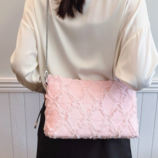 Niche design bag 2025 Spring/Summer Women's new cross-border envelope bag handbag, diamond-shaped chain single-shoulder crossbody bag Application Scenario