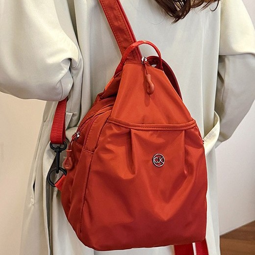 The new fashionable nylon fabric backpack for women is multi-purpose, lightweight and sturdy. It is a versatile and large-capacity commuting bag for going out Specification drawing
