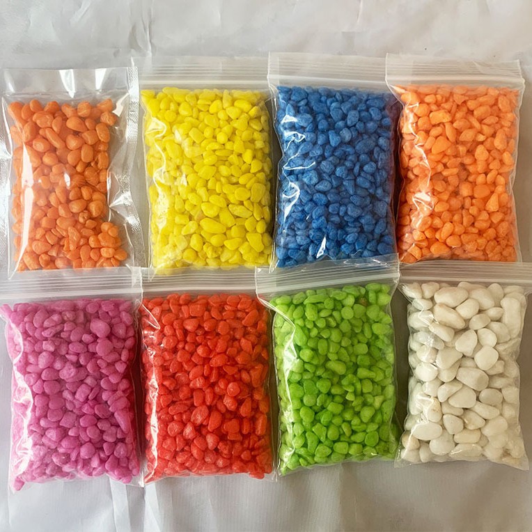 The manufacturer wholesales various small packages of colored pebbles, including five-color stones, gram packs, small bags of colored pebbles and small colored stones details Picture