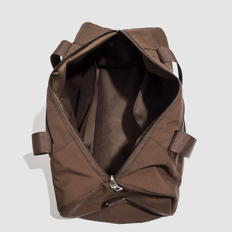 New cross-border large-capacity handbag, travel and business trip crossbody, foreign trade storage luggage bag, retro and simple fitness bag Application Scenario