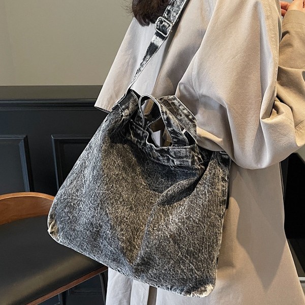 Denim canvas single-shoulder bag, large-capacity shopping bag, niche artistic tote bag, Japanese and Korean casual and versatile handbag for women full figure