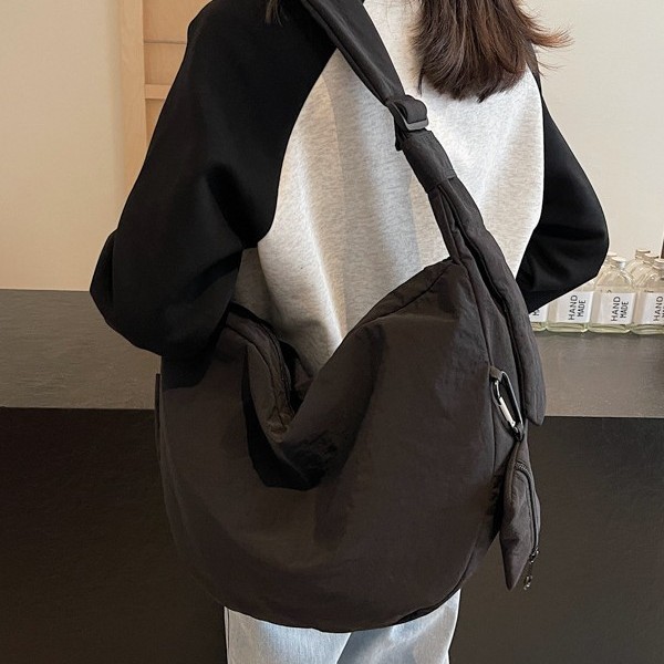 A simple and casual large-capacity crescent-shaped underarm bag, a new 2024 high-end quality solid color fashionable single-shoulder bag Specification drawing