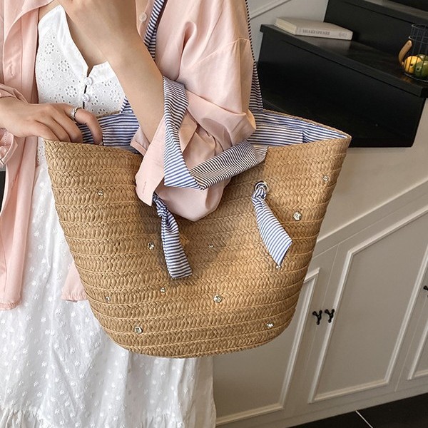 2025 New large-capacity hand-woven tote bag, women's casual and versatile single-shoulder bag, beach vacation bag Application Scenario