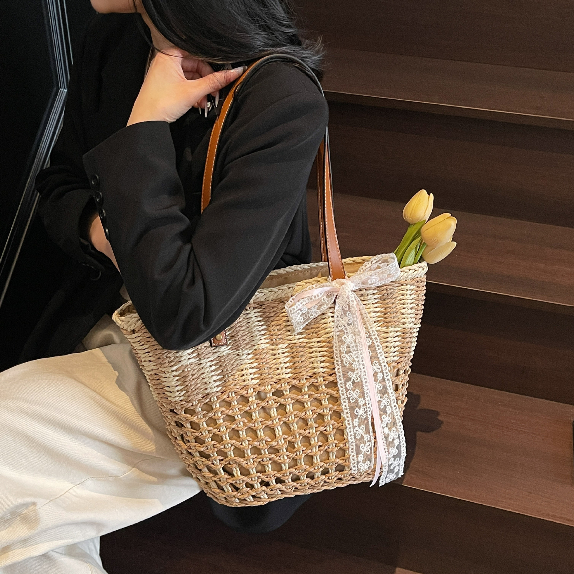 Korean-style versatile large-capacity hollowed-out straw woven bag, women's beach woven bag, casual vegetable basket bag, hand-held straw woven bag full figure