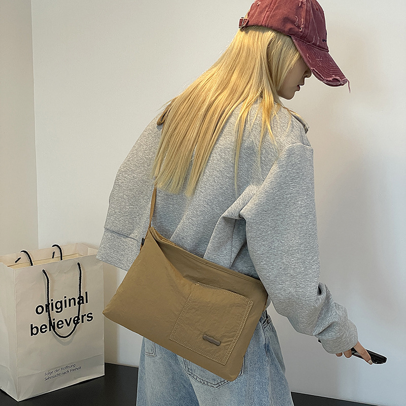 Colorful Fox Japanese and Korean minimalist and niche women's single-shoulder crossbody bag, a versatile student daily commuting underarm bag details Picture