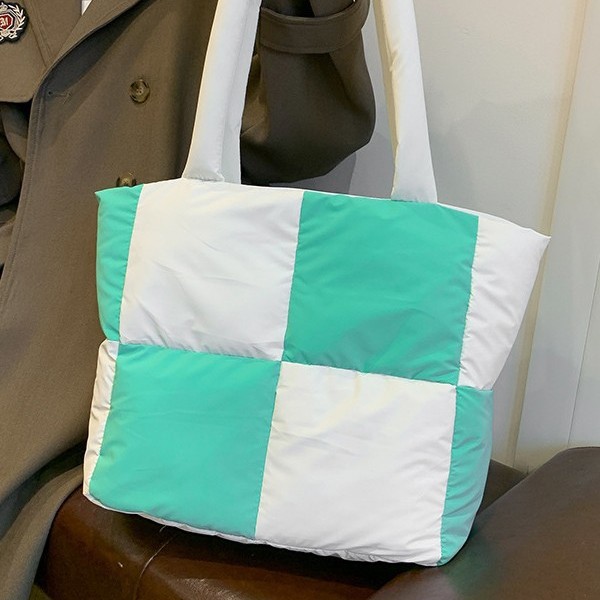 High-end textured tote bag, new fashionable cotton-padded jacket bag for women, trendy space cotton single-shoulder bag, hand-carry commuting color-blocking bag Specification drawing