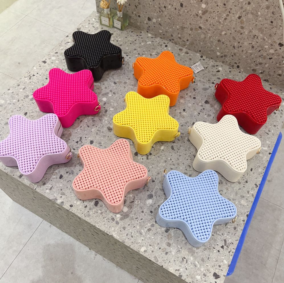 2025 New Star Bag, cute children's bag, cartoon pearl bag, fashionable chain bag, and Girls' hollowed-out single-shoulder bag full figure