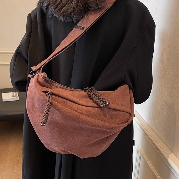 Korean autumn and winter retro niche dumpling bag 2024 new high-end texture crescent-shaped commuting single-shoulder crossbody bag full figure