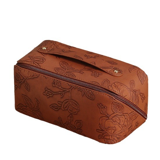 New retro PU pillow makeup bag in ins style, high appearance level, large capacity, high-end feel, waterproof cosmetics storage bag Item Picture