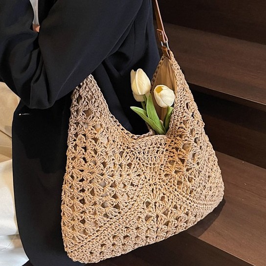 2025 Stylish triangular single-shoulder straw woven bag, new hollowed-out hand-woven bag, vacation beach bag, versatile women's bag, trendy details Picture