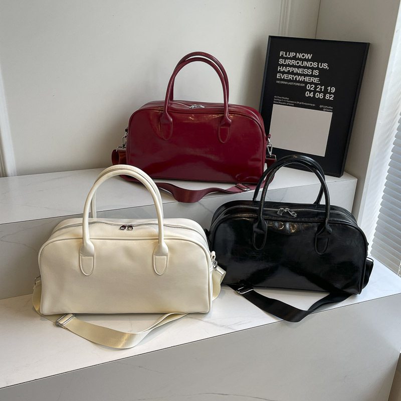 Wholesale of small, lightweight wedding storage handbags made of PU leather for women, large-capacity outdoor luggage bags and fitness bags details Picture