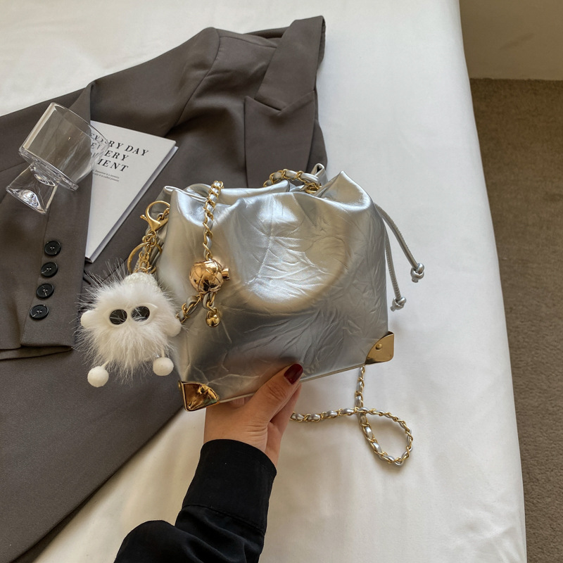 Crossbody bag for women, high-end and fashionable single-shoulder bag, 2024 new trendy ins solid color small bag, elegant bucket bag Specification drawing
