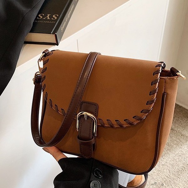 Ladies' casual single-shoulder bag, lightweight crossbody bag, versatile and fashionable underarm commuter bag, large-capacity tote bag for women Application Scenario