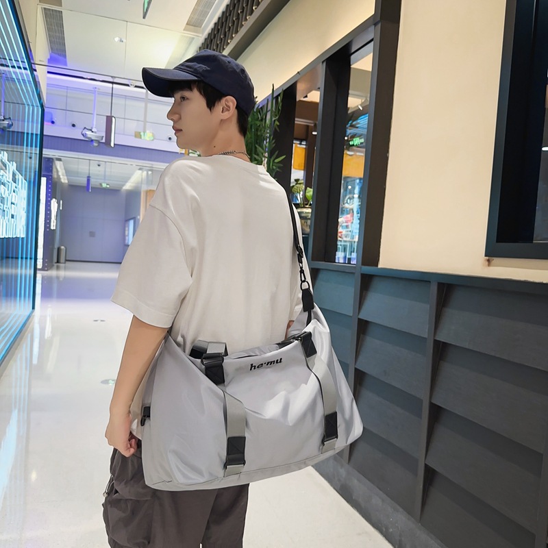 Korean-style trendy and lightweight swimming fitness bag, couple style single-shoulder crossbody sports storage bag, short business trip travel bag Specification drawing