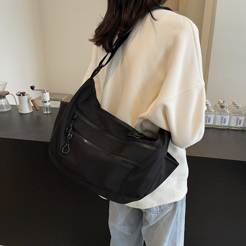 2024 Autumn/Winter new Tote bag, casual crossbody bag, versatile shoulder bag, simple and stylish Japanese and Korean Instagram dumpling bag details Picture