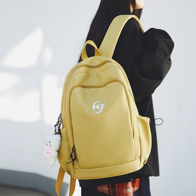 A large-capacity Japanese-style versatile computer bag for women, a commuting college student couple backpack, and a simple travel backpack full figure