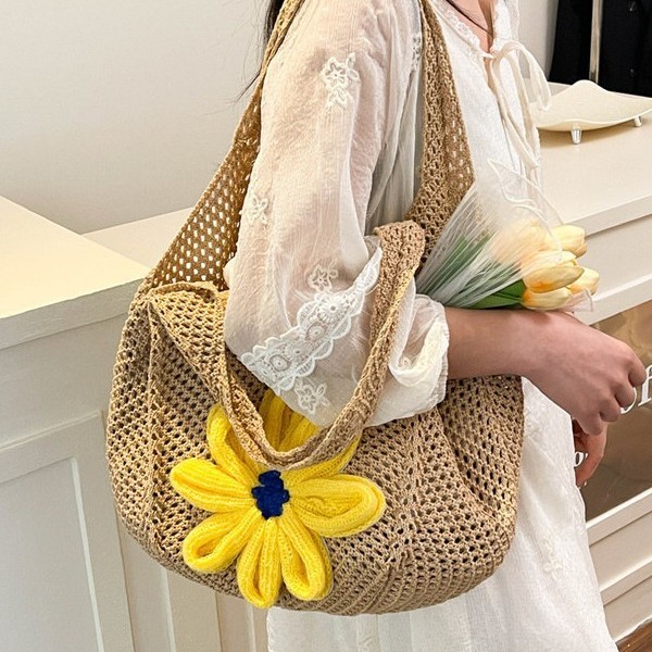 Woven patchwork bag, single-shoulder bag, Daisy wool crochet, fresh and light beach bag, hollowed-out fashionable new underarm bag Application Scenario