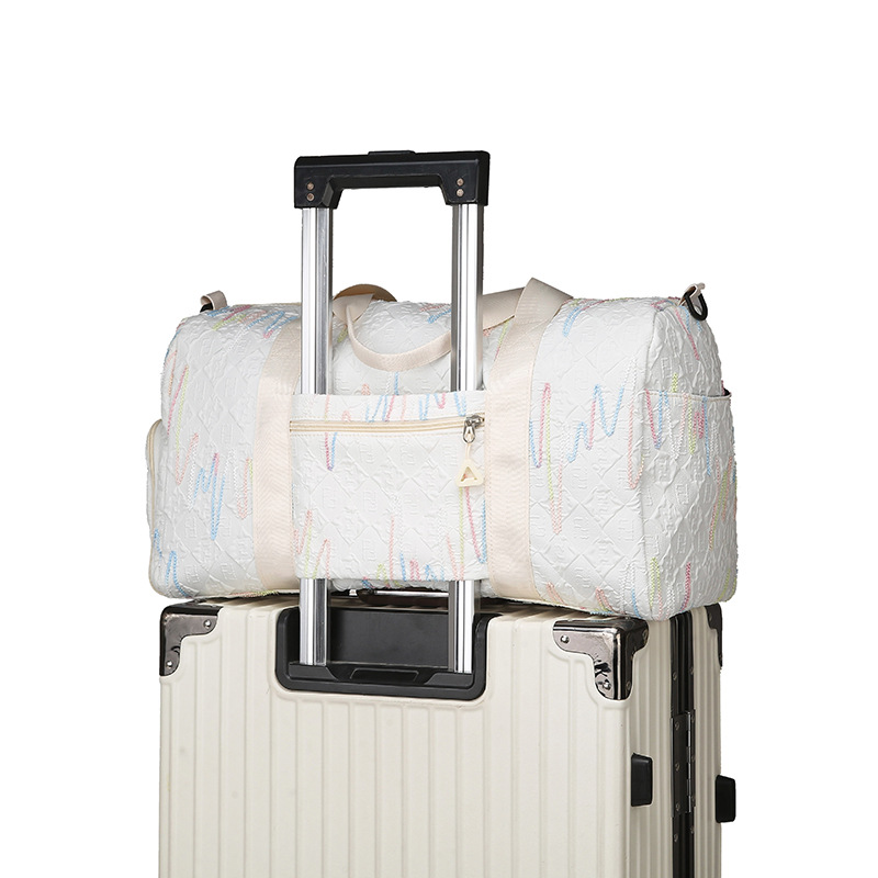 The new hand-held travel bag is trendy, fashionable, colorful, large-capacity sports yoga and fitness bag, and a simple Korean-style luggage bag details Picture