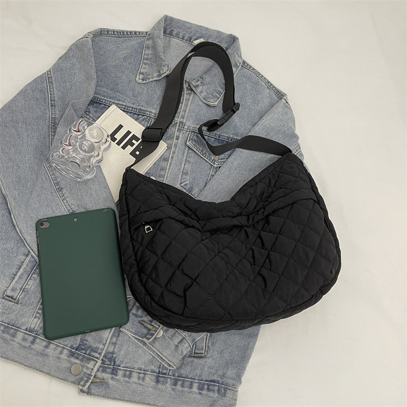 Cotton-padded jacket bag, women's large-capacity 2024 new autumn and winter casual single-shoulder crossbody fabric bag, diamond-patterned commuter tote bag Specification drawing