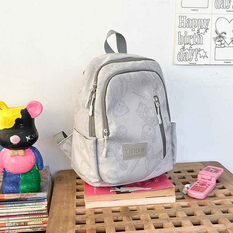 Japanese-style InS-style casual small backpack, lightweight schoolbag, high school and junior high school students, large-capacity backpack for teenage girls and college students Application Scenario