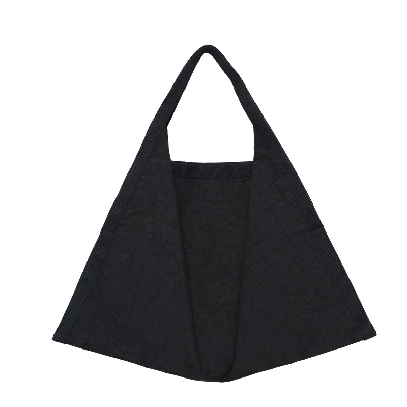 This is a niche design tote bag with a retro and artistic style for women. It has a large capacity for commuting to school at 8 a.m. and a casual and laid-back single-shoulder bag Item Picture
