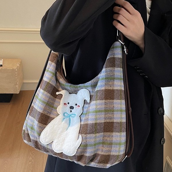Checkered ins girl checkered puppy tote bag, dirt-resistant autumn and winter single-shoulder bag, casual backpack, internet-famous fabric bag Application Scenario