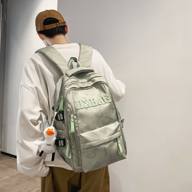 Korean large-capacity schoolbag, girls' junior high school and high school students' backpack, boys' niche lightweight computer commuting backpack Application Scenario