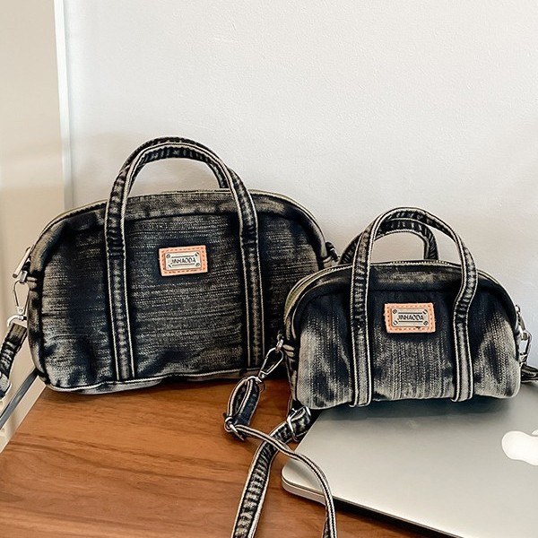 Artistic and retro denim underarm bag, fashionable and niche design, women's single-shoulder bag, Korean style, stylish and versatile pillow bag full figure