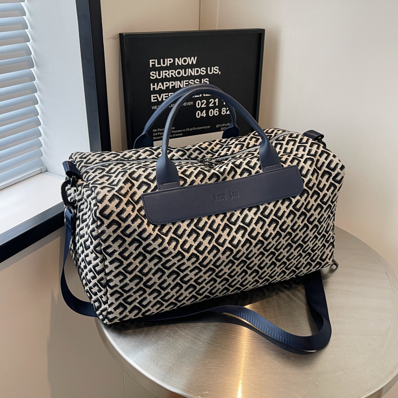 Autumn new large-capacity travel bags with fashionable prints, short business trip luggage bags, and dry-wet separation sports and fitness bags full figure