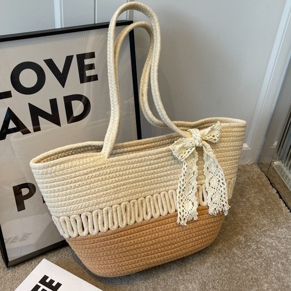 The single-shoulder bag with hollowed-out cotton thread woven bag, the new summer straw woven bag, has sparked the vacation trend. Red envelopes and vegetable baskets are available online details Picture