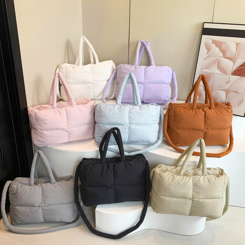 This is a new, trendy and casual single-shoulder bag for women in the 2024 summer Korean version. It is a versatile crossbody bag full figure