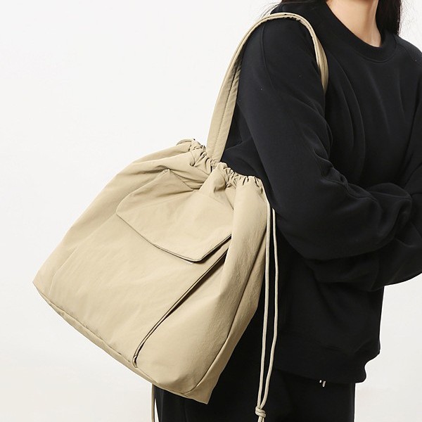 The 2025 spring new yoga fitness bag can hold a yoga mat, a casual single-shoulder bag and a large-capacity casual tote bag Specification drawing