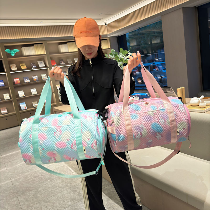 Cross-border manufacturer wholesale travel bags, women's sports storage bags, large-capacity water-resistant, graffiti printed swimming and fitness bags details Picture