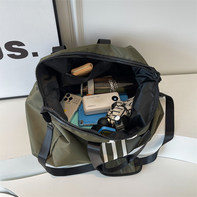 Oxford cloth large-capacity business trip luggage bag, high-end short-distance portable light travel bag, sports yoga fitness bag Application Scenario