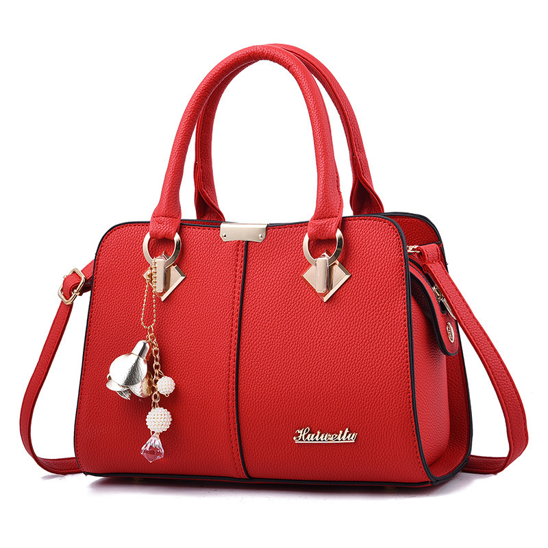 The 2022 new trendy single-shoulder crossbody bag is fashionable and versatile. It's a large-capacity bag for middle-aged women, mom bags and women's bags Item Picture