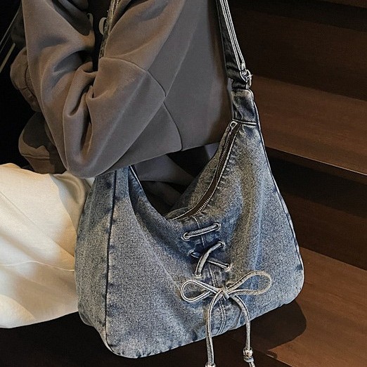 Design Trend large-capacity tote bag for women 2025 New style commuting bow, cute single-shoulder bag, versatile backpack for going out Application Scenario